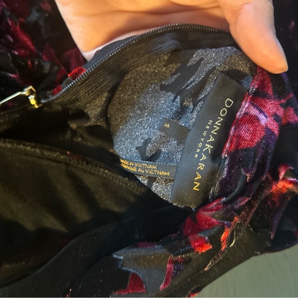 Donna Karan Velvet Long Sleeve Blouse/Shoulder Cut-out, Size Small - Picture 7 of 11